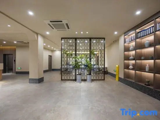 Ningbo Haibo Hotel (Tianyi Square Chenghuangmiao Subway Station)