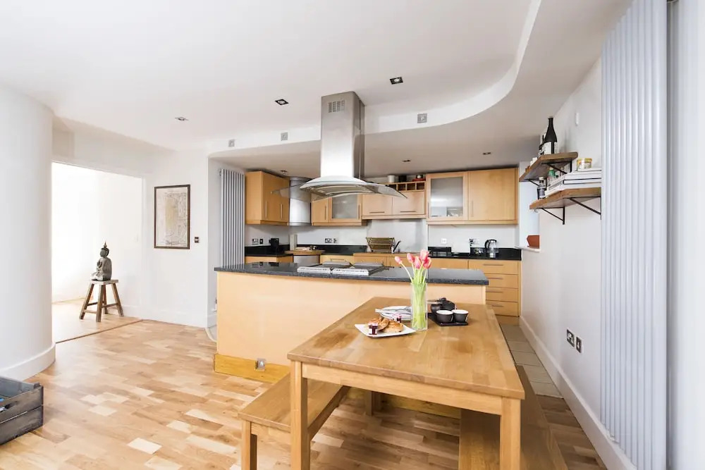 Peaceful & Modern 2BR Flat with Water Views