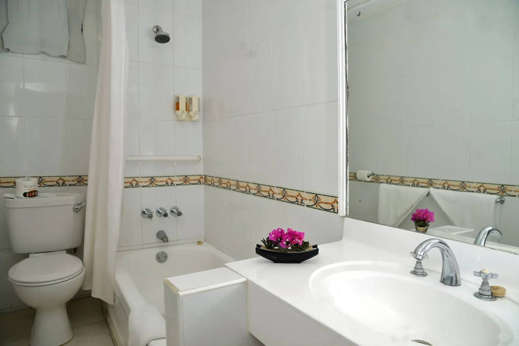 Dover Beach Hotel