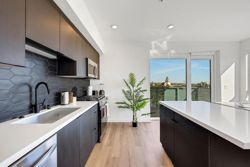 Luxury Apartment in Hollywood