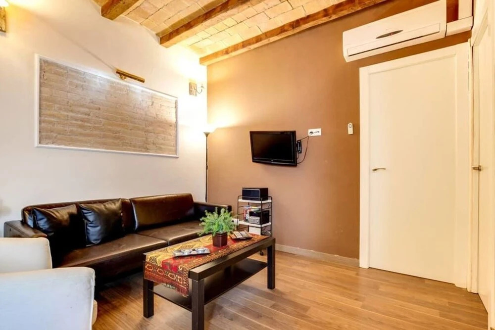 Modern 2 Bed Flat in Trendy Poble Sec