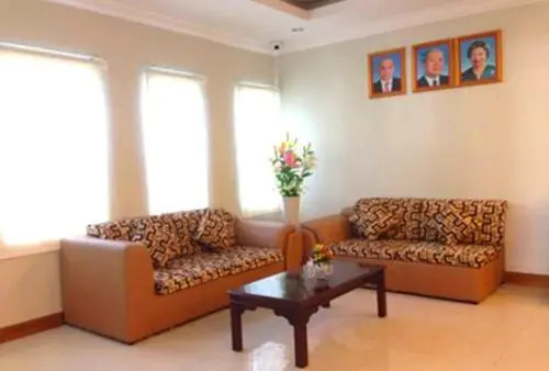 Holiday Hotel