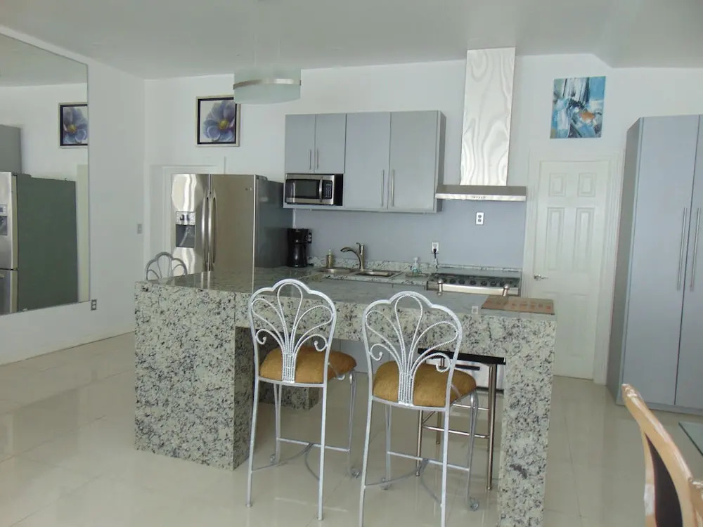 Modern Townhome Prime Location