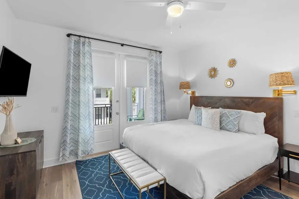 Good Day Sunshine by Avantstay Sleeps 16, Pool + Private Beach Access