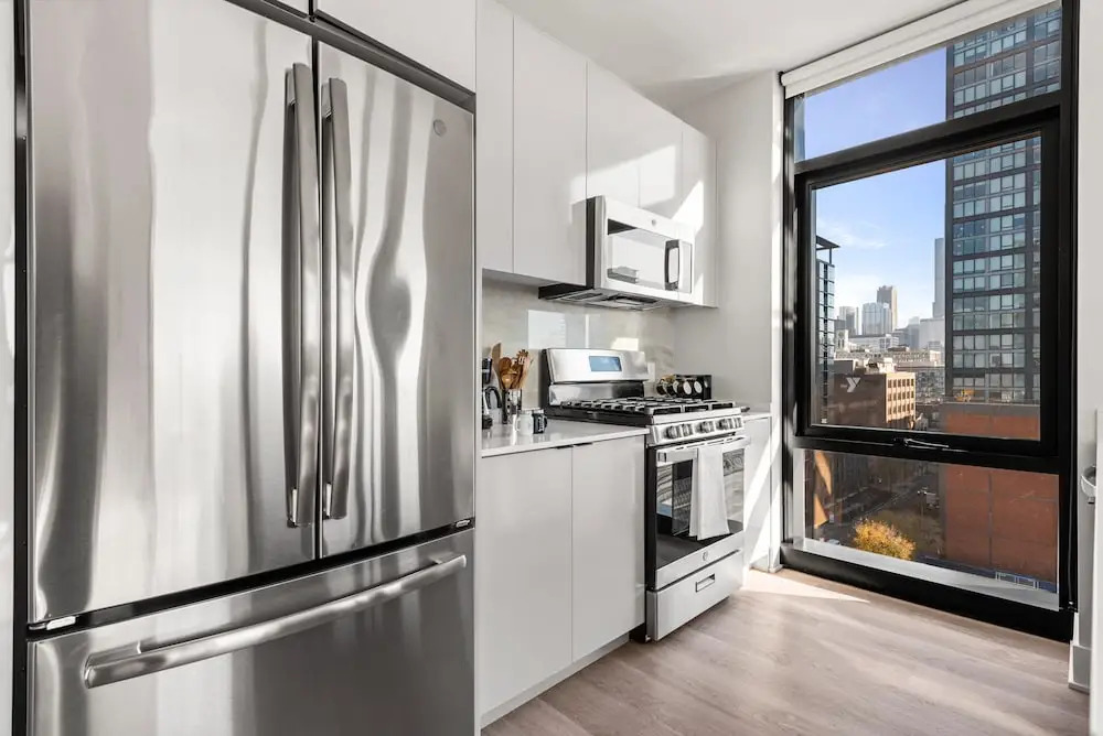 Prime Location 2BR Balcony Restful Night
