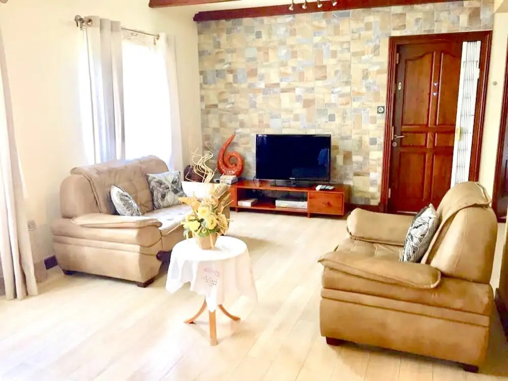 House With 4 Bedrooms in Flic en Flac, With Pool Access, Enclosed Gard