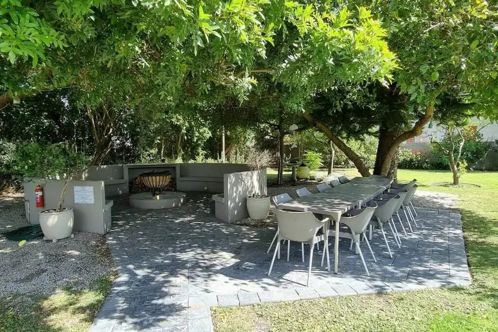 Beach House with DSTV & WIFI & basic housekeeping