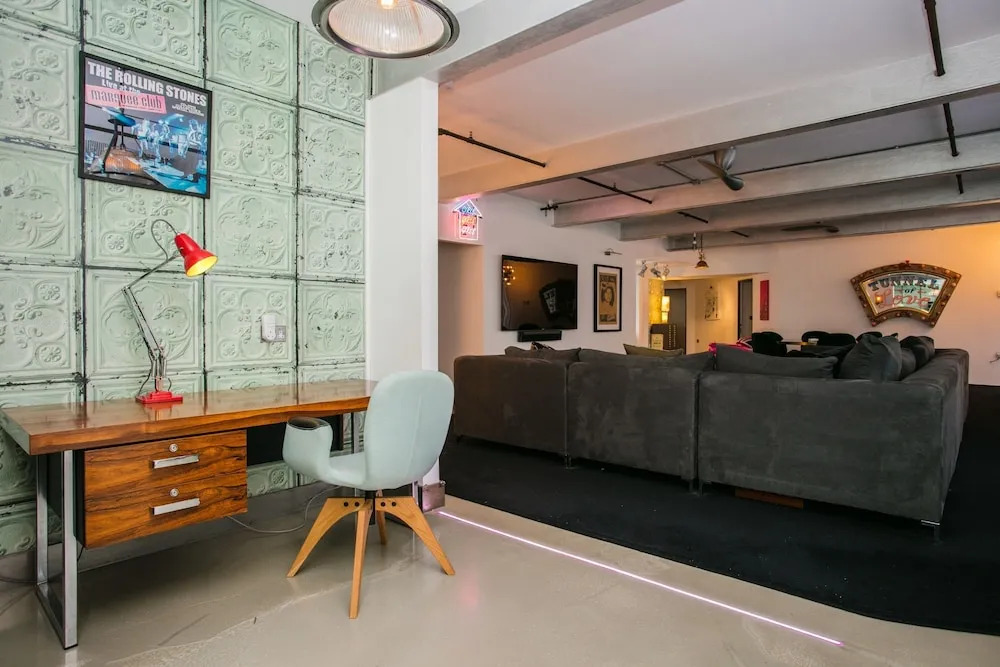 Modern 3 Bedroom Apartment In Soho