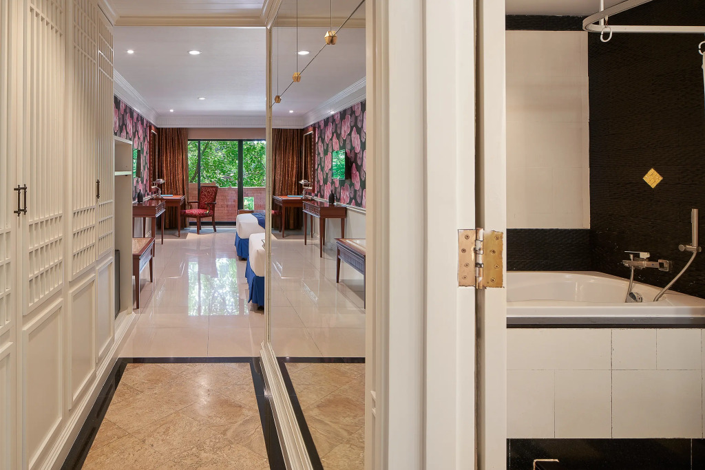 Floral Hotel  Dolphin Circle Pattaya