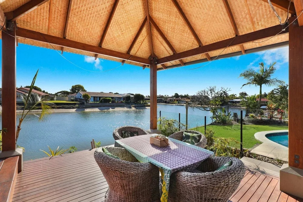 Schman55-Waterfront, Resort-Style Entertainer