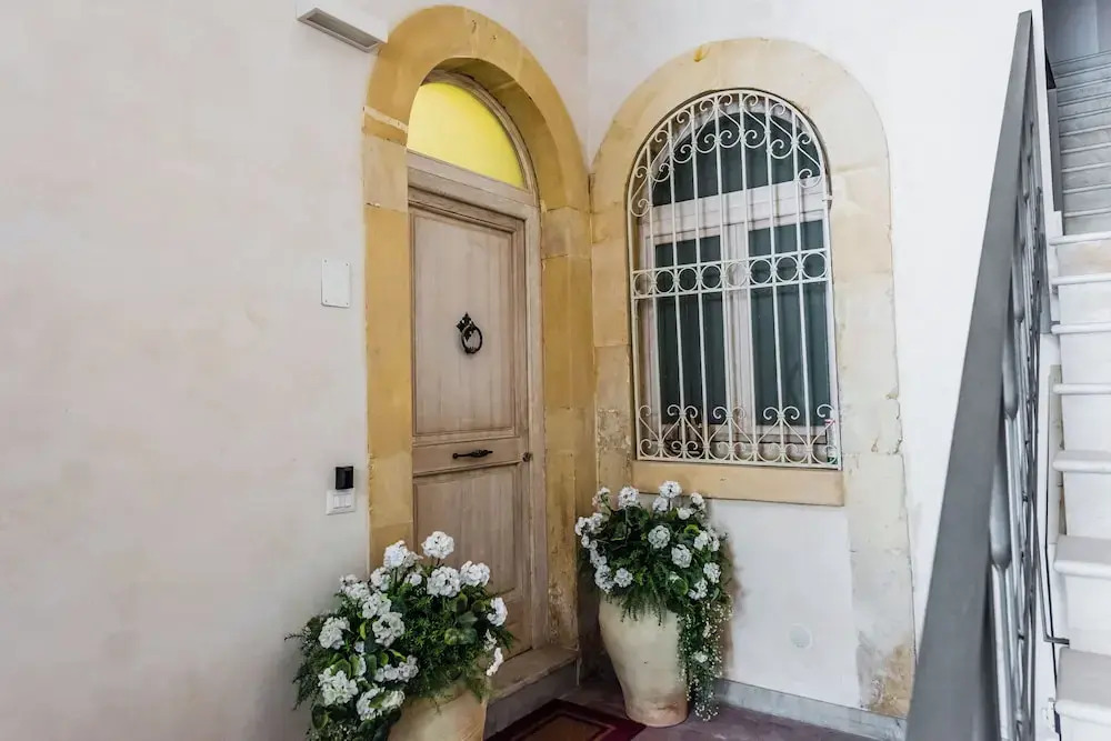 Dolce Suite near Syracuse Cathedral