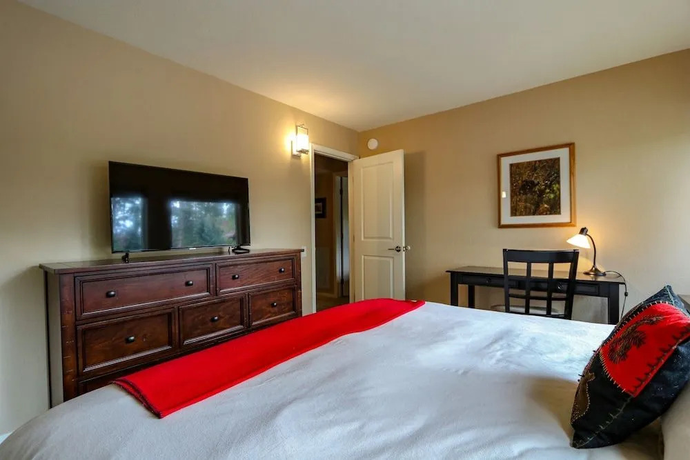 Mammoth West #129 - 3 Br Condo