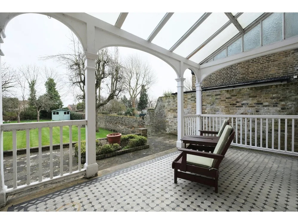 Amazing 3-bedroom Garden Flat for 6 in Ealing