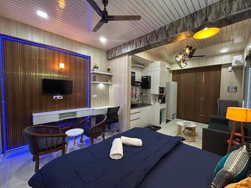 Spacious 1bhk for 6 Guests King & Sofa Beds Zirakpur,chandigarh,mohali,tricity