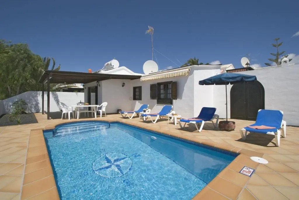 2 bedroom villa The Bungalow with private heated pool