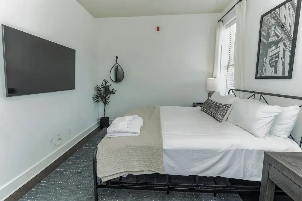 Couple's Retreat Near Vanderbilt University!