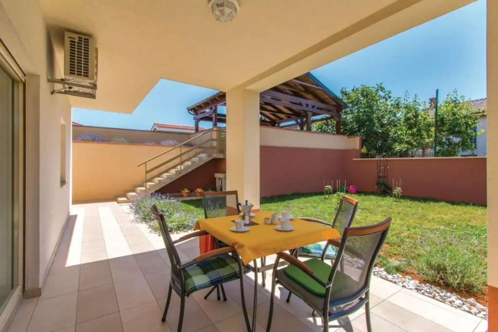 Two Bedroom Apartment Valdebecco for 5 persons