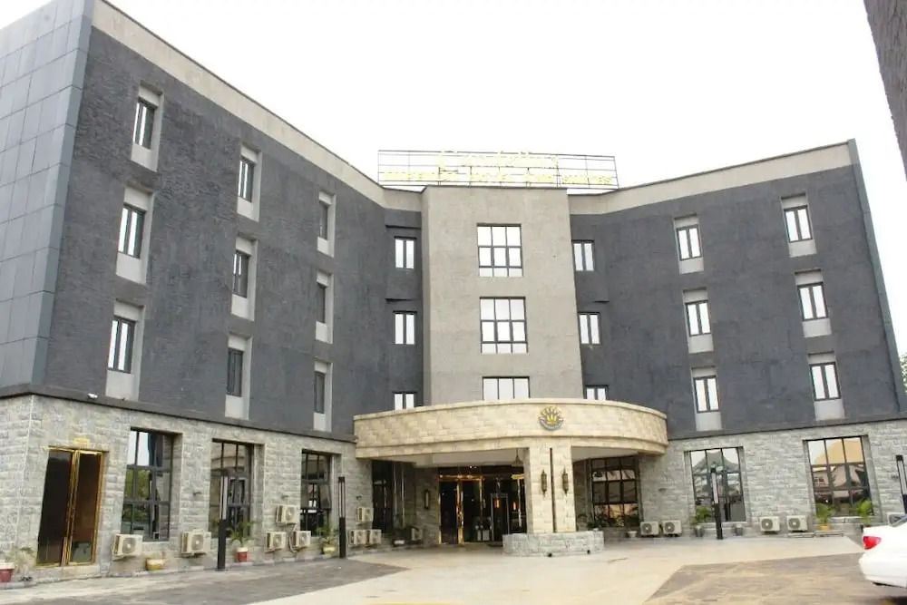 Candellux Imperial Hotel and Suites