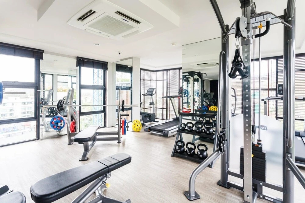 6Av 705 - Luxury Condo in Surin Beach Rooftop bar Pool and gym