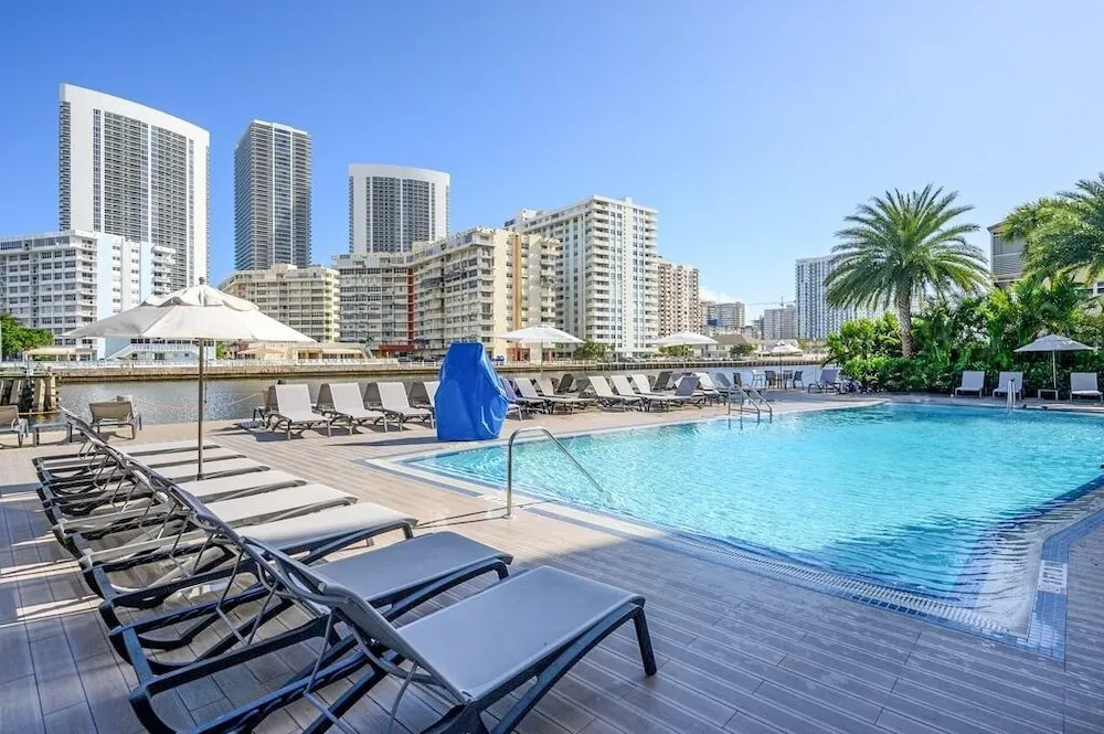 New Listing! Luxe Beach Dream W/ Infinity Pool 3 Bedroom Condo