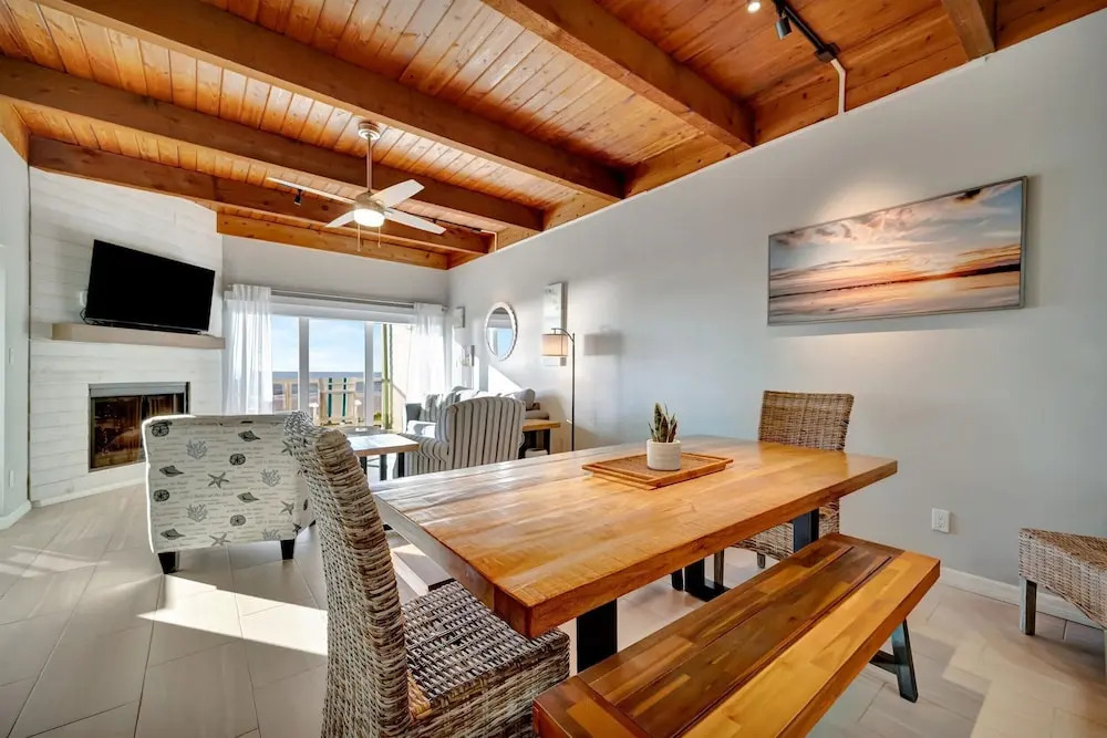 Beachfront Ocean Views Balcony Condo Sleeps 8