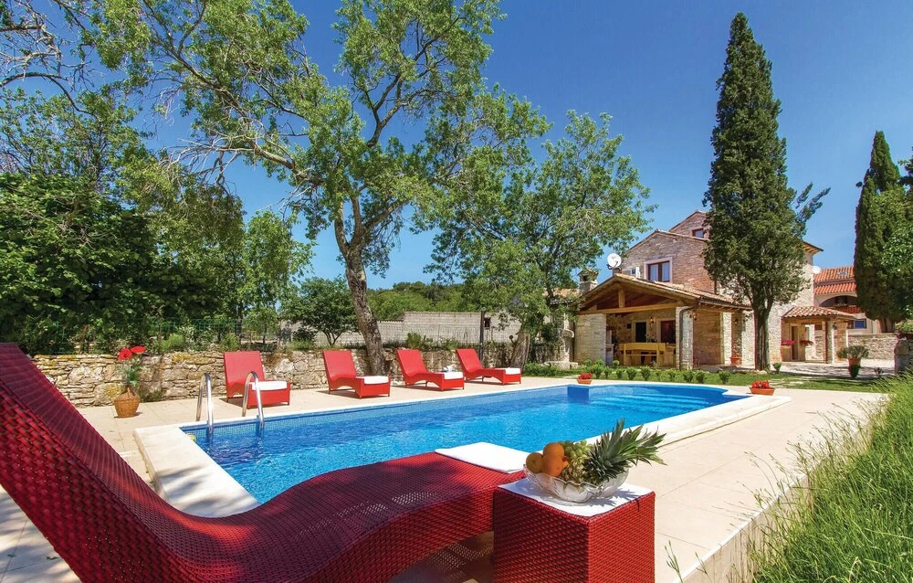 Awesome Home in Manjadvorci With Wifi and 3 Bedrooms