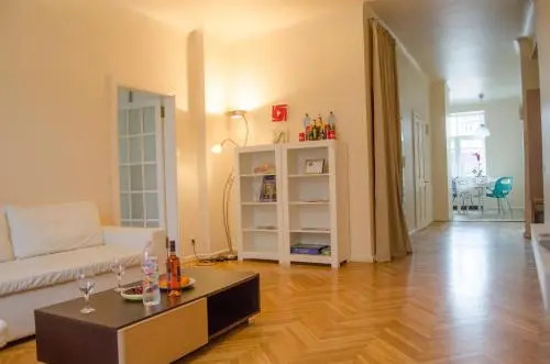 Two-Bedroom Apartment Town Hall with Free Parking
