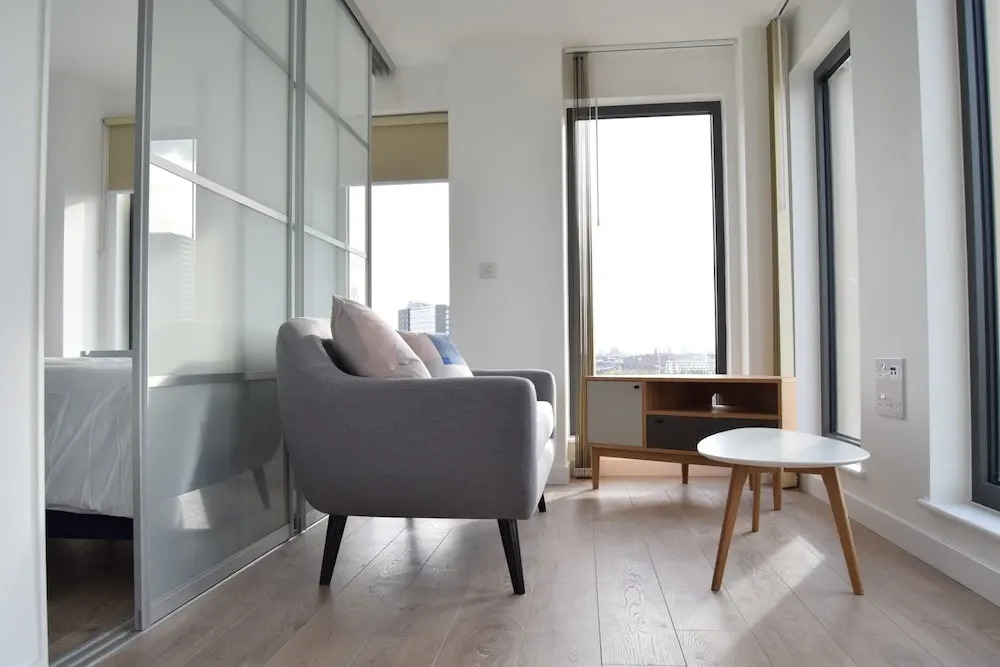 Modern 1 Bedroom Apartment With Views in Stratford