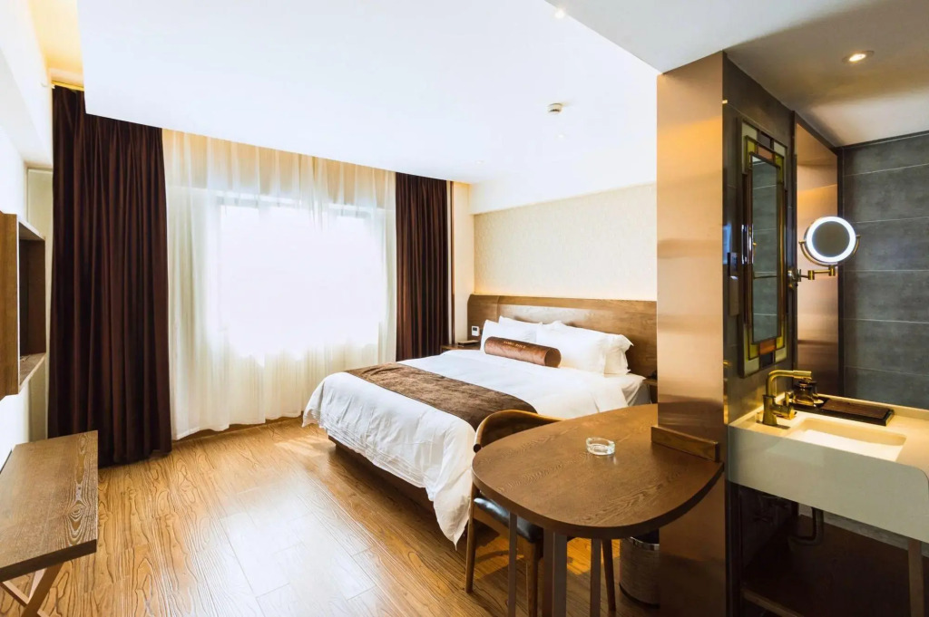 Haofeng Yazhi Hotel (Shanghai International Resort Tangzhen Metro Station)
