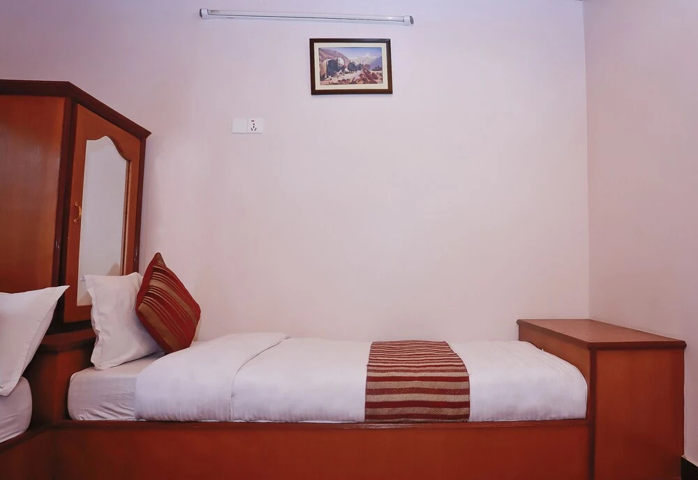 OYO 132 Hotel Fly Inn