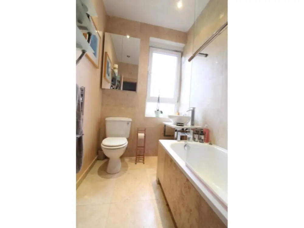 Charming, Spacious 1BR Flat for 4 in Edinburgh