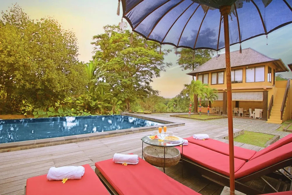 Villa Mimpi - Spacious Luxury 1BR Villa with Pool, 350m from the Beach