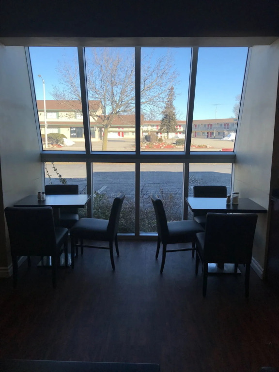 Niagara Lodge & Suites
