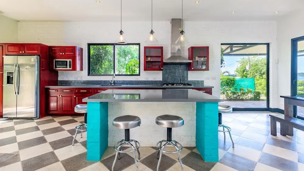 Nostalgic Retro Home on Luxurious Lot with a Private Infinity Pool and Ocean Views