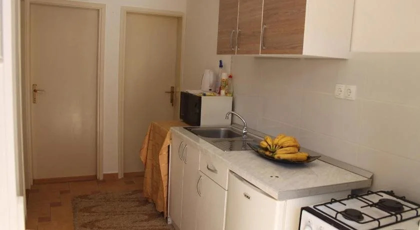 Apartments and rooms Lena