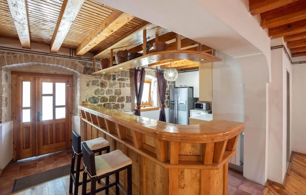 Beautiful Home in Sinj with Hot Tub, 4 Bedrooms & Outdoor Swimming Pool
