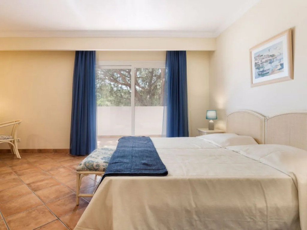 V2 GARRaO 650M FROM THE BEACH