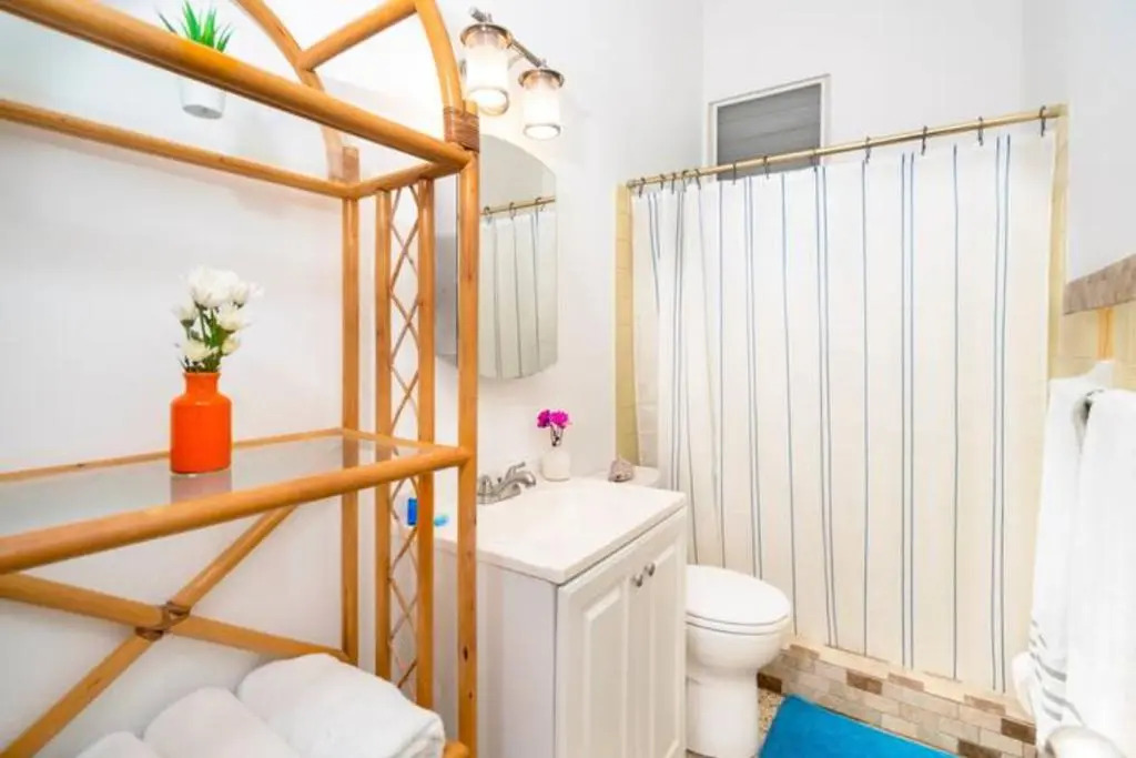 Comfy 2BR in Condado. Short Walk to the Beach.