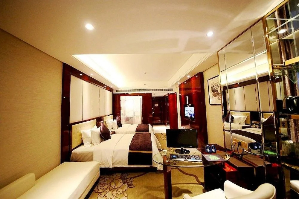 Hollyear XK Hotel