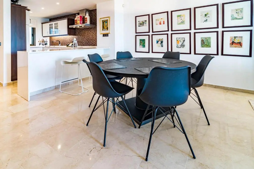 CB1- Sweet flat, shared pool in perfect location