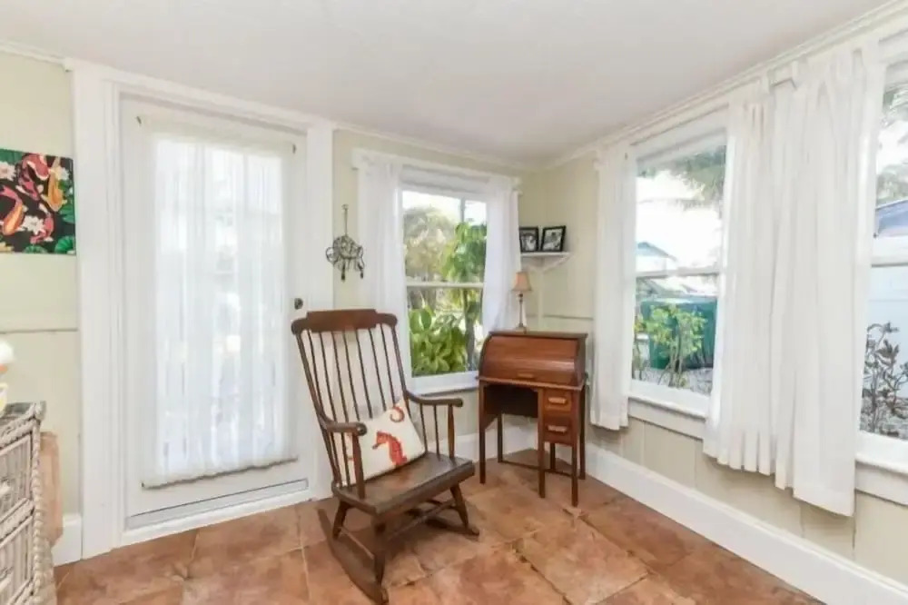 110 31st St 2 Bedroom Cottage by RedAwning