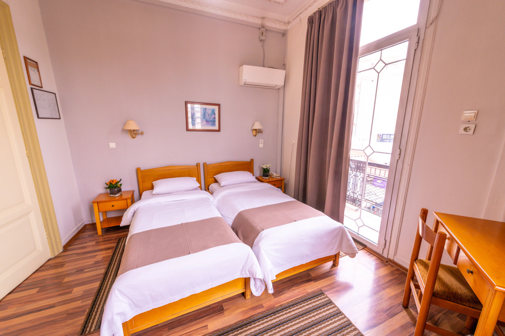 Metropolis Hotel