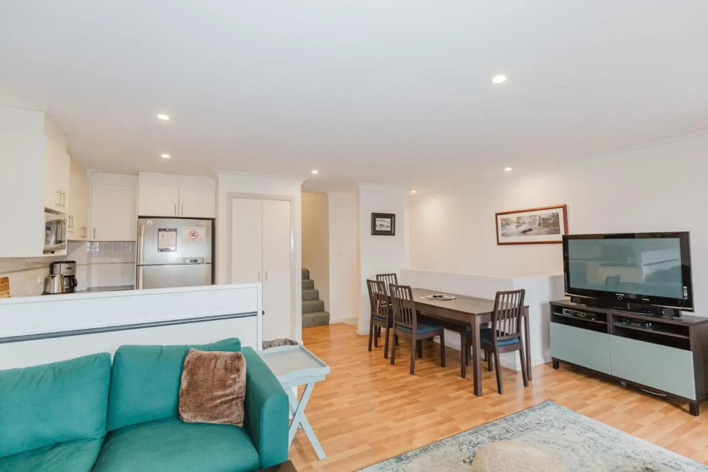 Pentagon 2 65 Gippsland Street