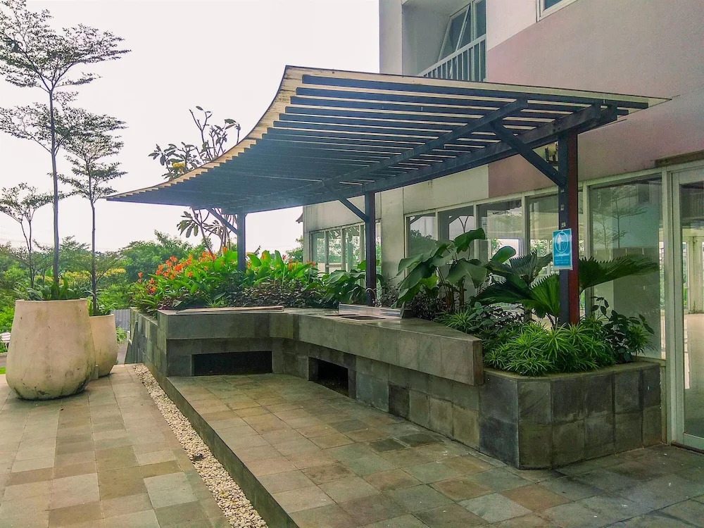 Cozy And Warm Studio At Grand Sentraland Karawang Apartment