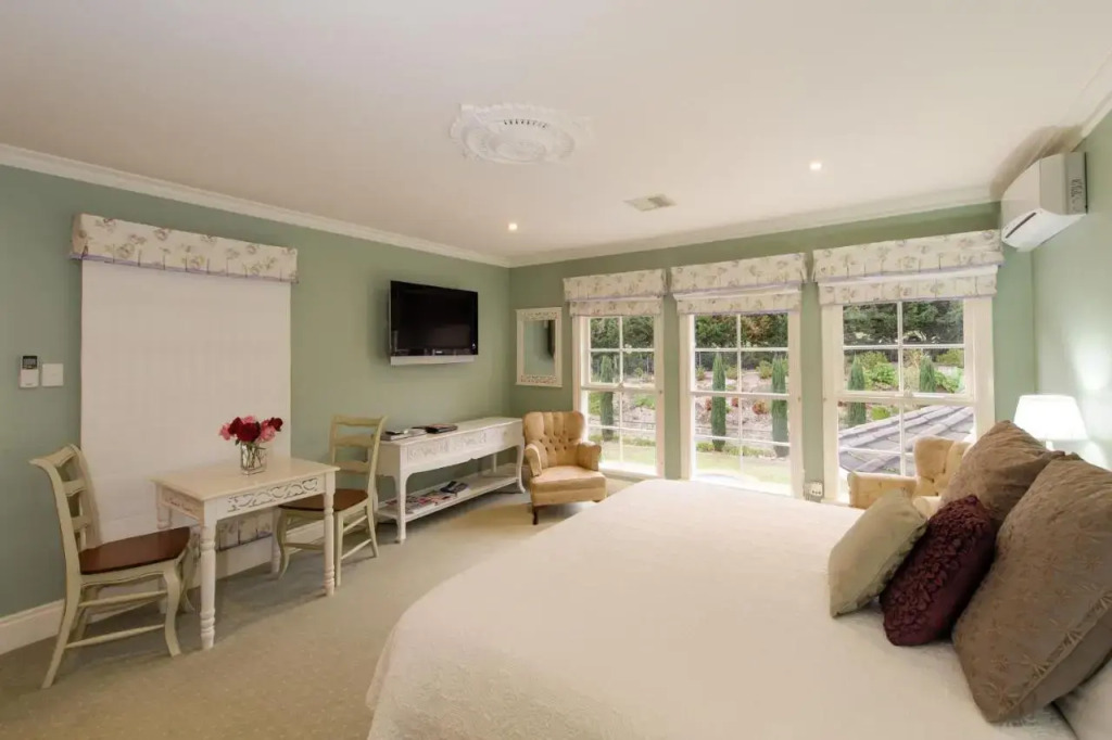 Montford Manor Bed & Breakfast