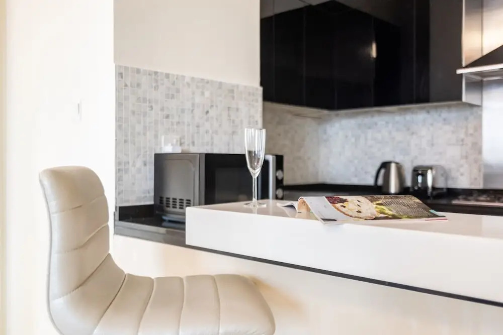 Amazing 1 BR Apartment Damac Mall Street