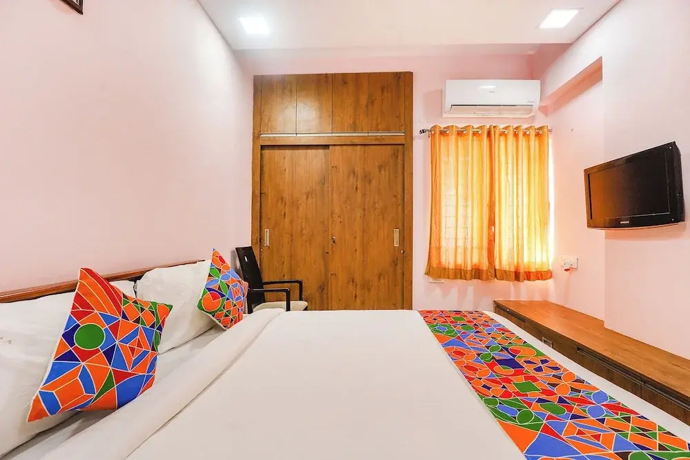 FabHotel Hathvik Park