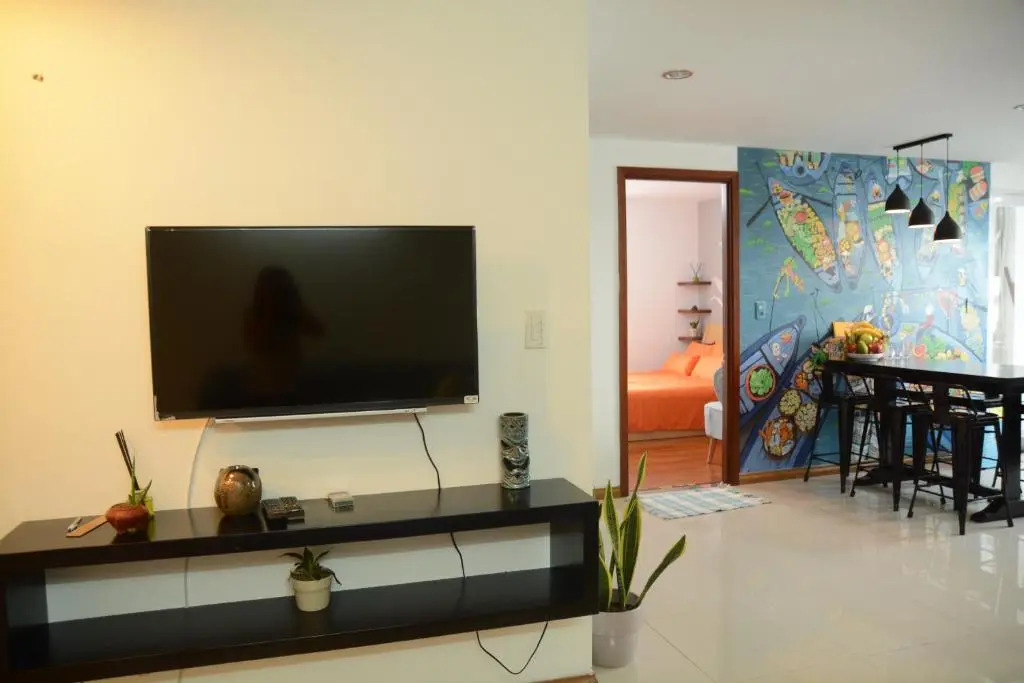 Chillax Apartment - Cozy 3-Bedroom City View Home at Tower, District 1