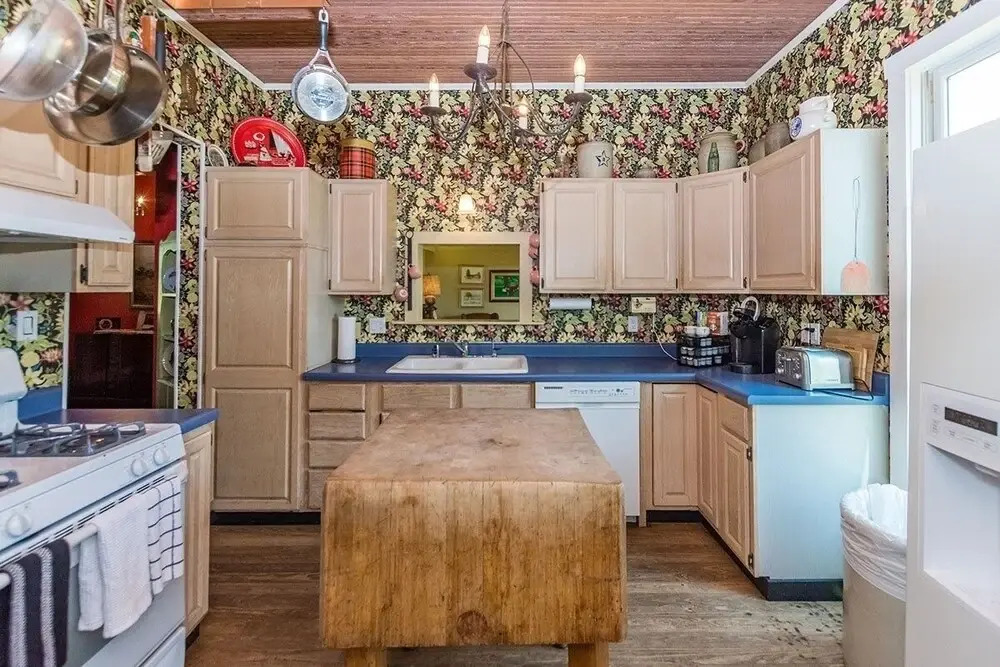Fischer 3 Bedroom Farmhouse by RedAwning