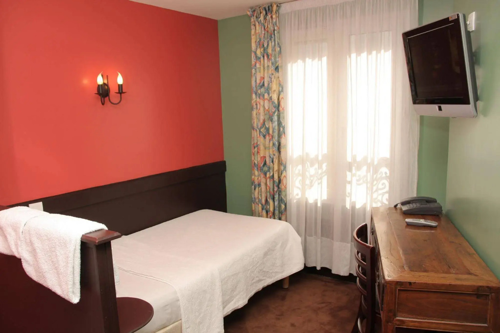 Walled off Hotel Paris